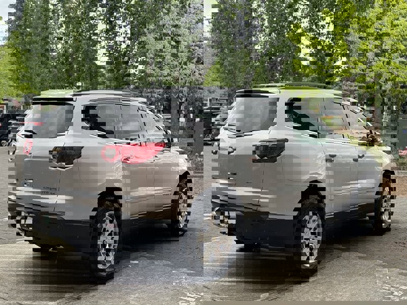 Used 2009 Chevrolet Traverse LT image 5