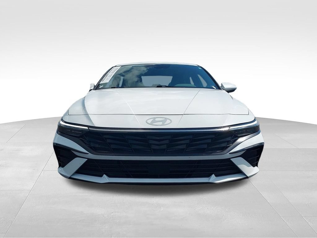 Used 2025 Hyundai Elantra SEL FWD image 8