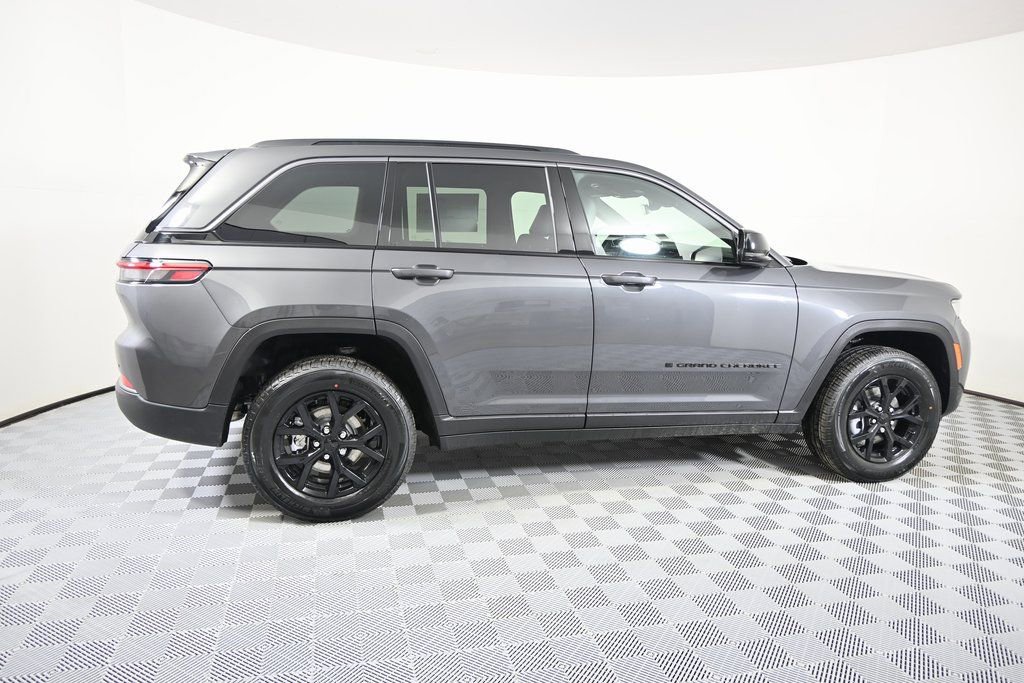 New 2026 Jeep Grand Cherokee Laredo image 7