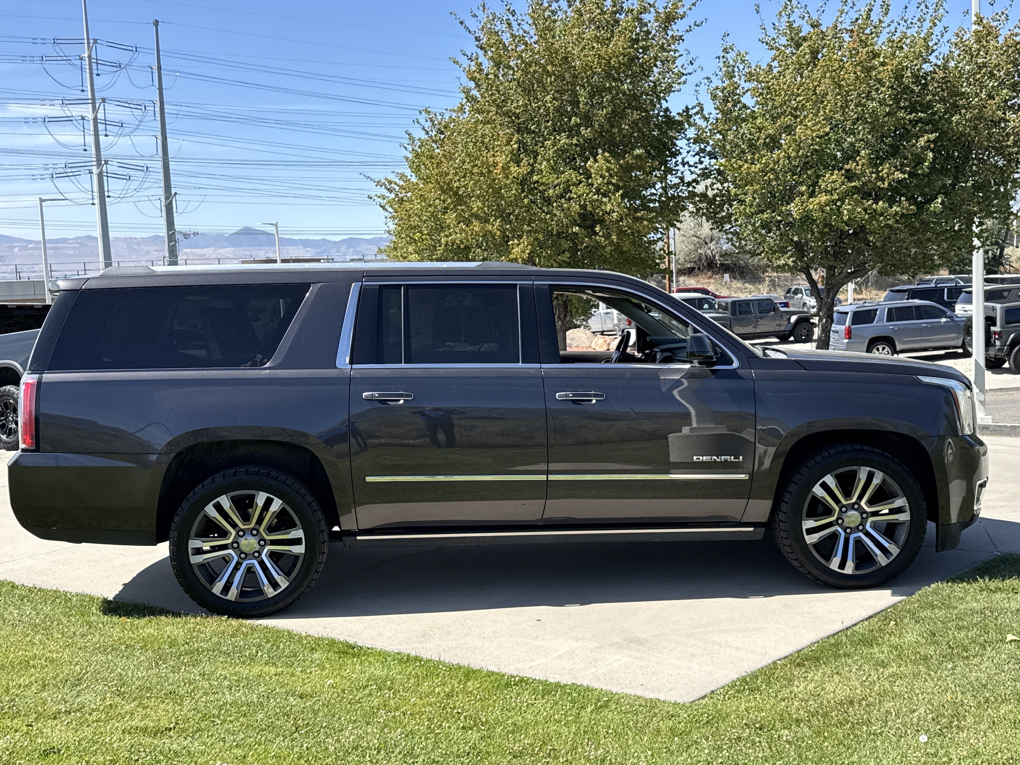 Used 2018 GMC Yukon XL Denali w/ Denali Ultimate Package AWD/4WD image 6