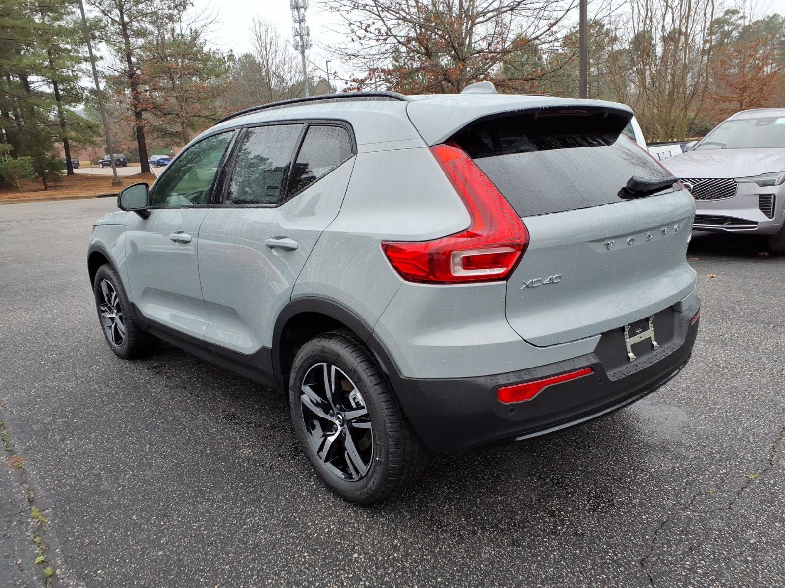 New 2026 Volvo XC40 B5 Core w/ Climate Package AWD/4WD image 7