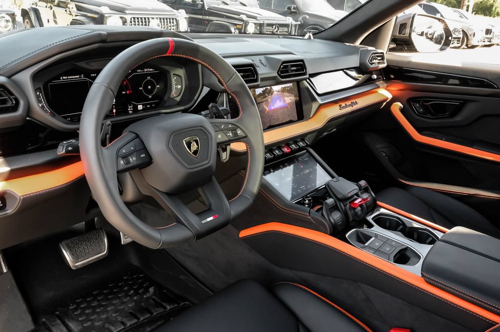 Used 2025 Lamborghini Urus SE AWD/4WD image 10