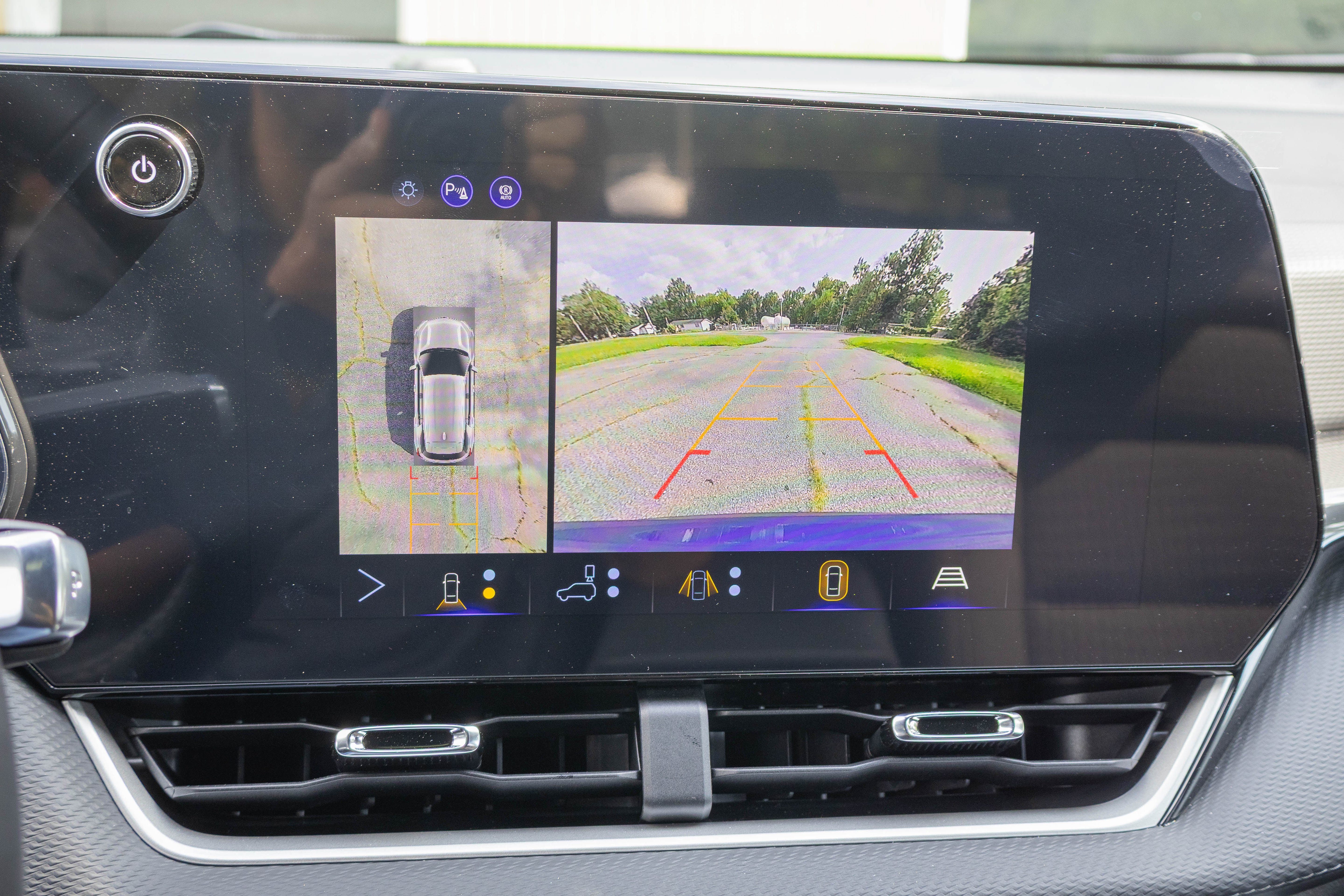 New 2027 Chevrolet Equinox LT w/ Safety and Technology Package FWD image 16