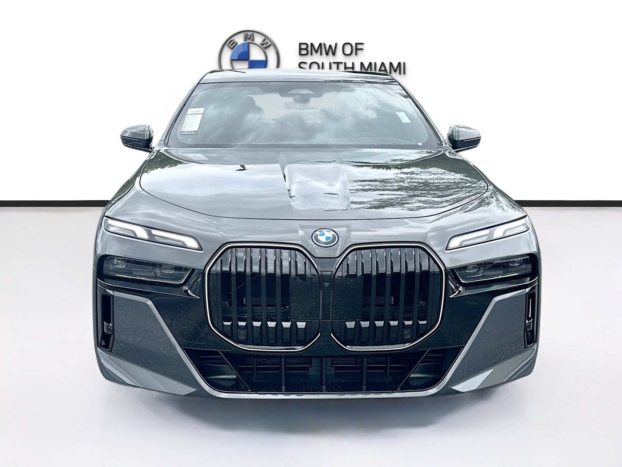 New 2026 BMW 750e xDrive w/ Premium Package image 2