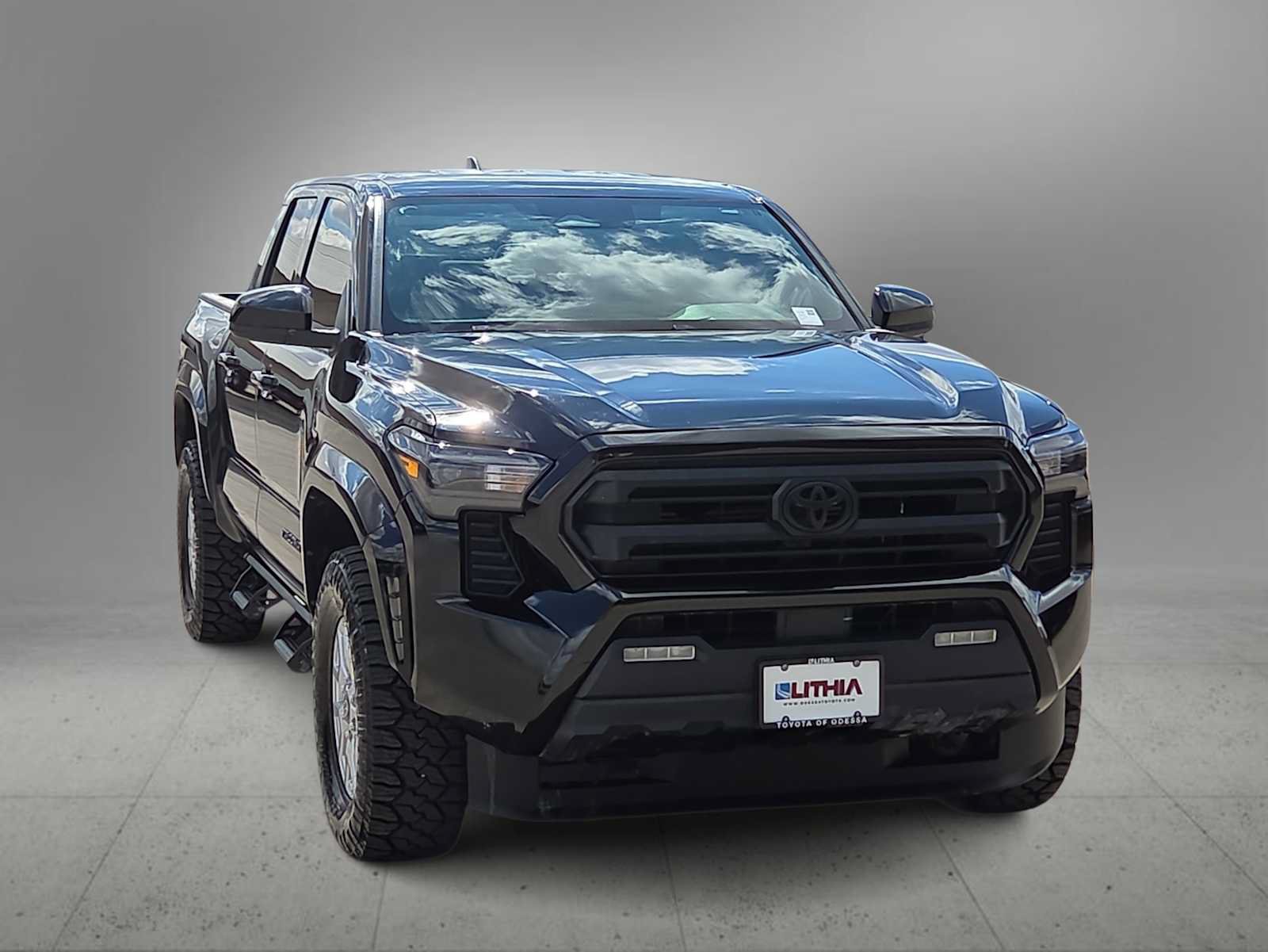 Certified 2025 Toyota Tacoma SR5 AWD/4WD image 3