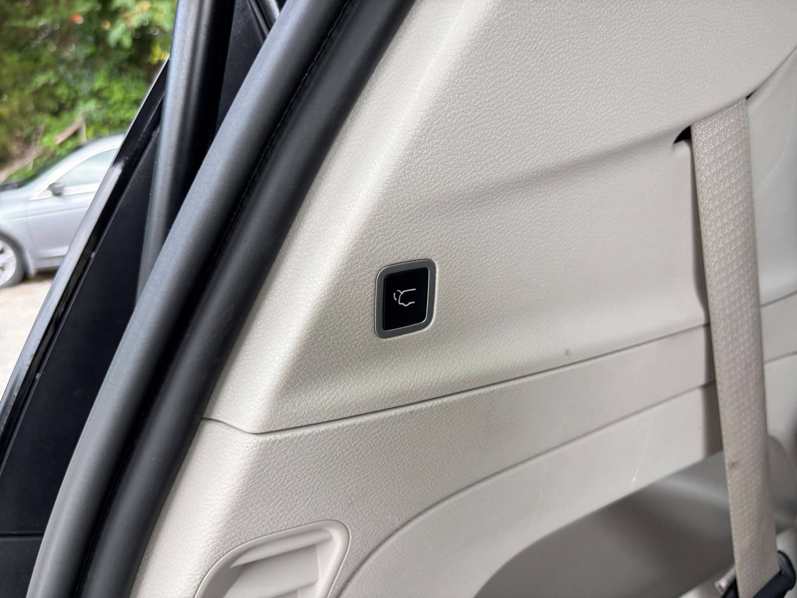 Used 2024 Chrysler Pacifica Touring-L FWD image 24