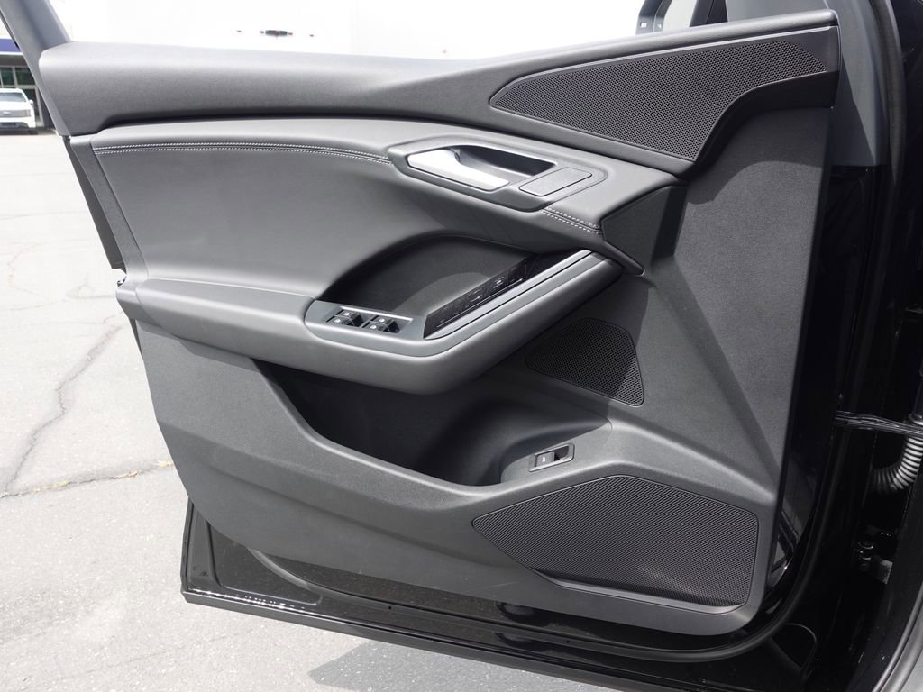 Used 2025 Audi Q6 e-tron Premium w/ Convenience Package image 17