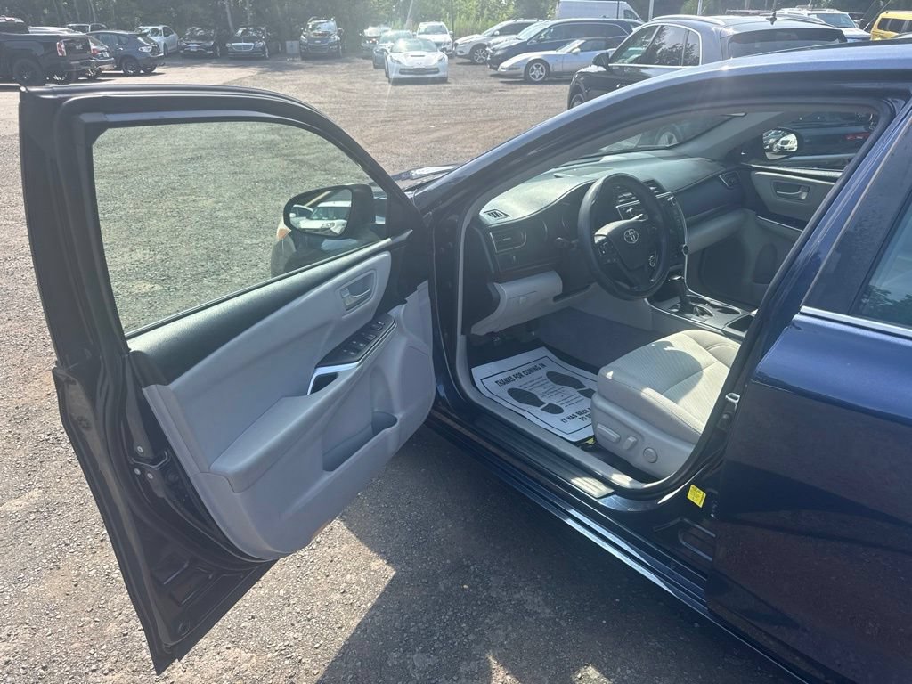 Used 2017 Toyota Camry LE FWD image 27