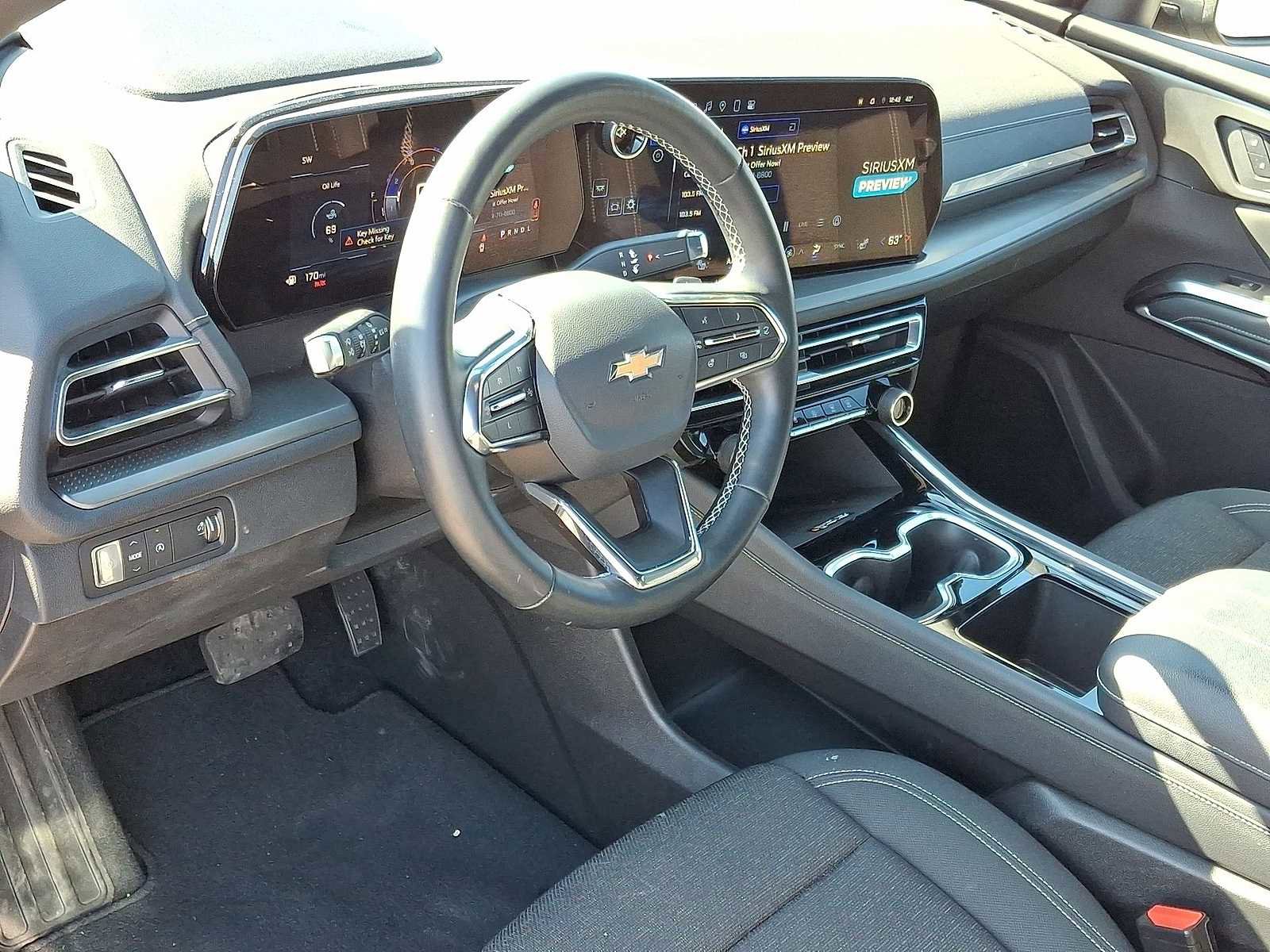 Used 2025 Chevrolet Traverse LT image 16