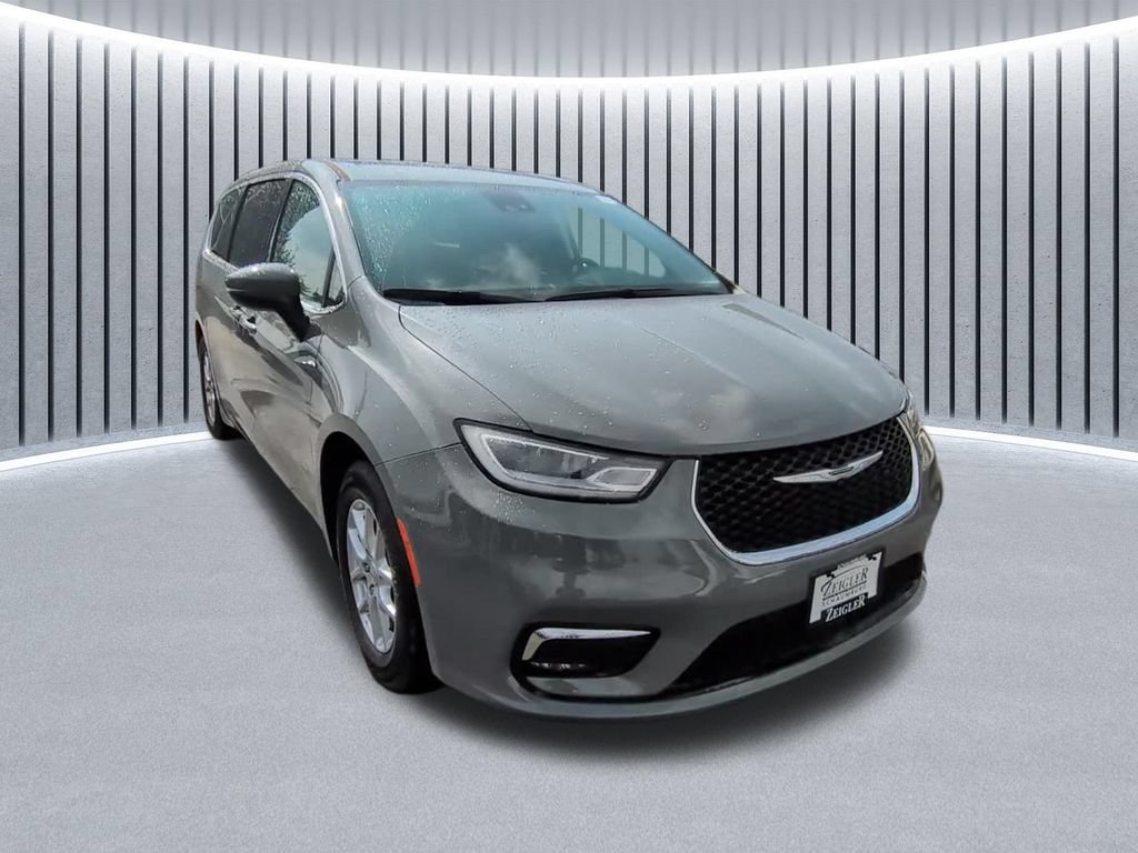 Used 2023 Chrysler Pacifica Touring-L