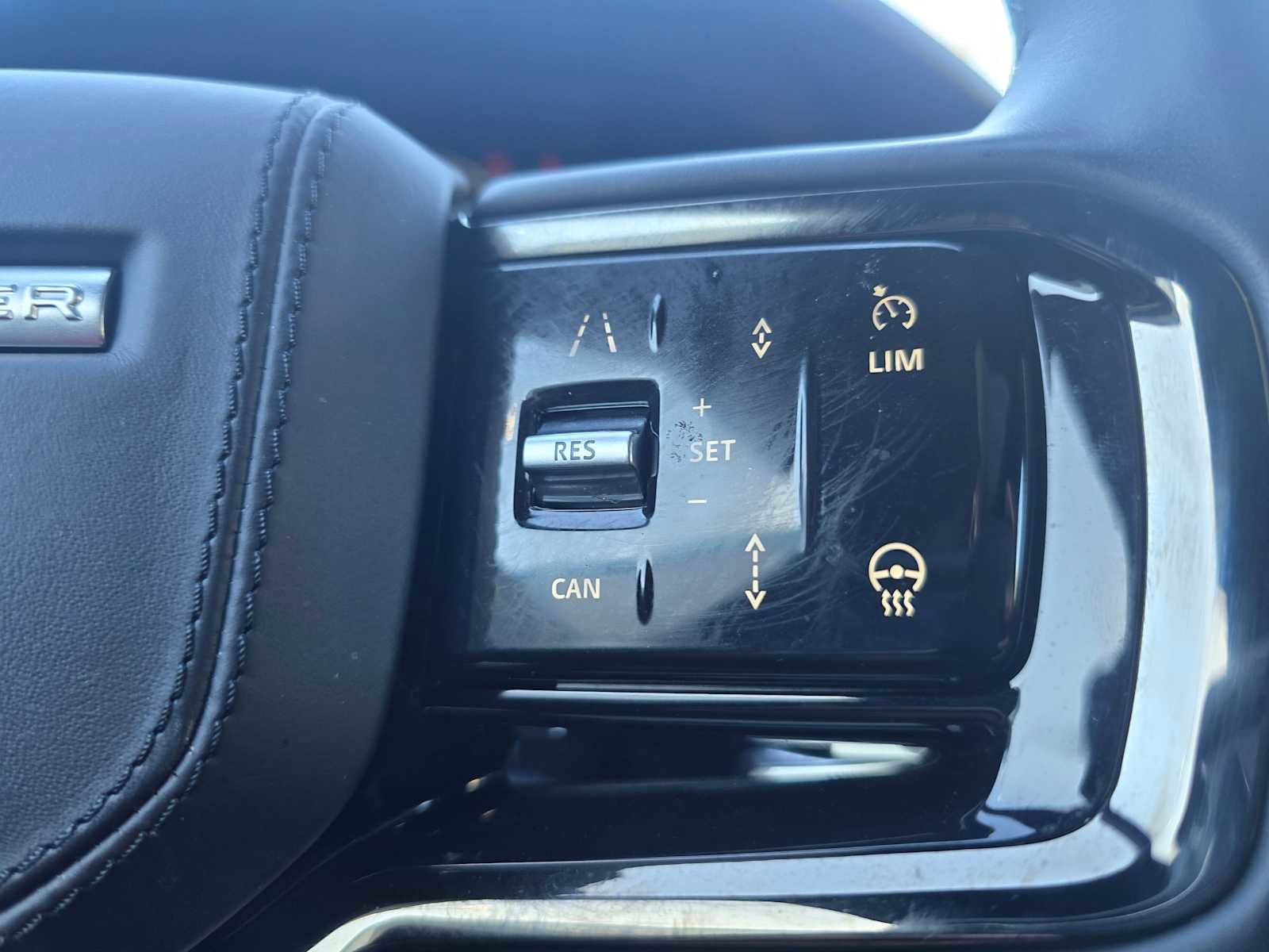 Used 2025 Land Rover Range Rover Velar Dynamic SE image 31