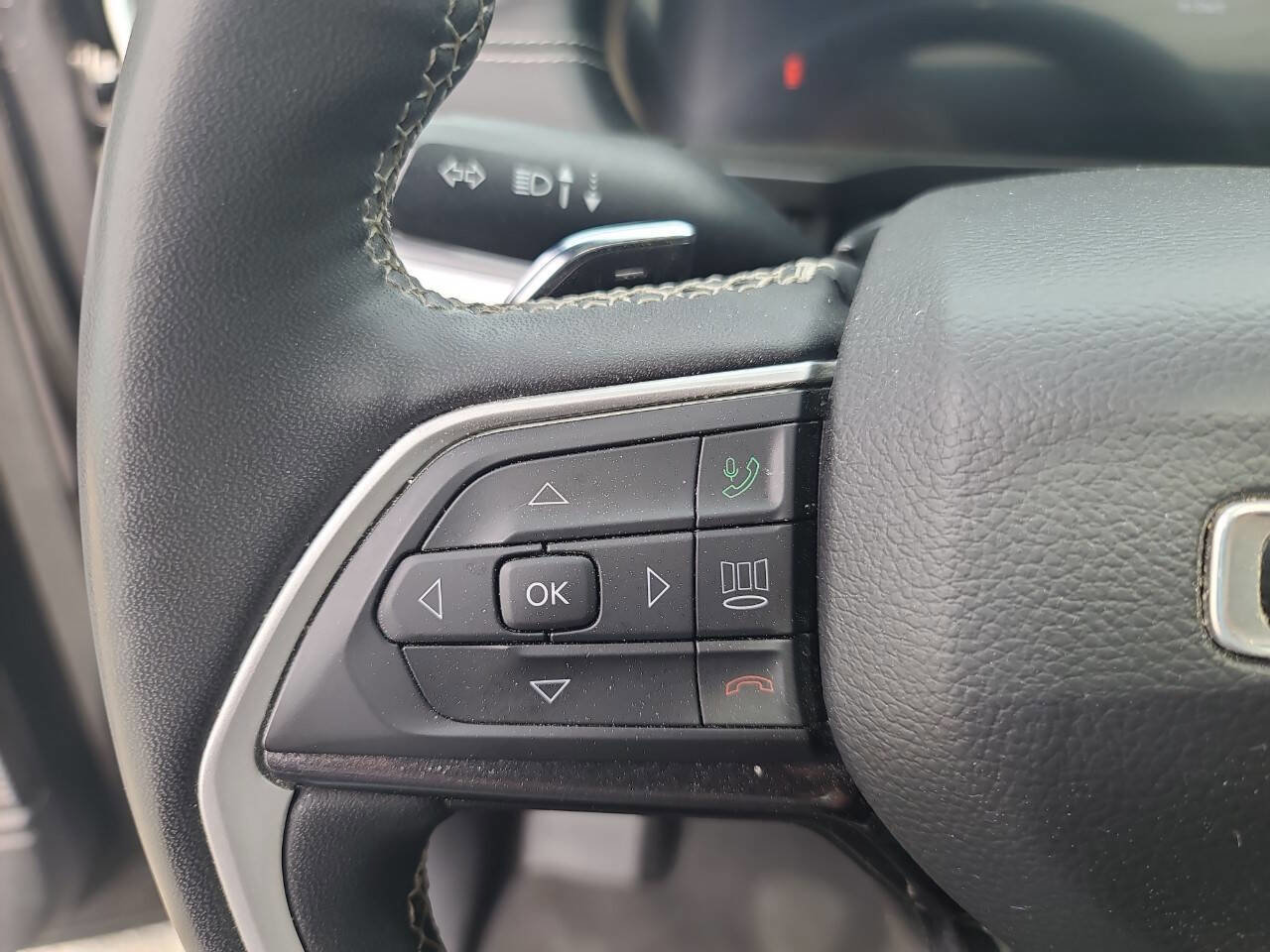 Used 2023 Jeep Grand Cherokee L Laredo RWD image 21