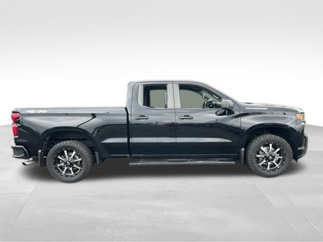 Used 2019 Chevrolet Silverado 1500 Custom w/ Custom Value Package AWD/4WD image 8