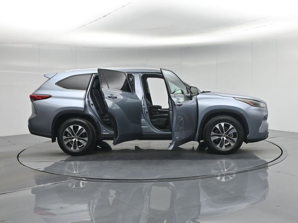 Used 2021 Toyota Highlander XLE image 5