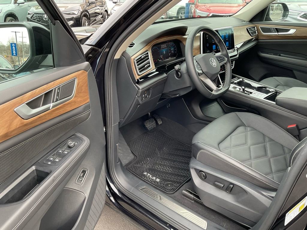 Used 2025 Volkswagen Atlas SE image 9