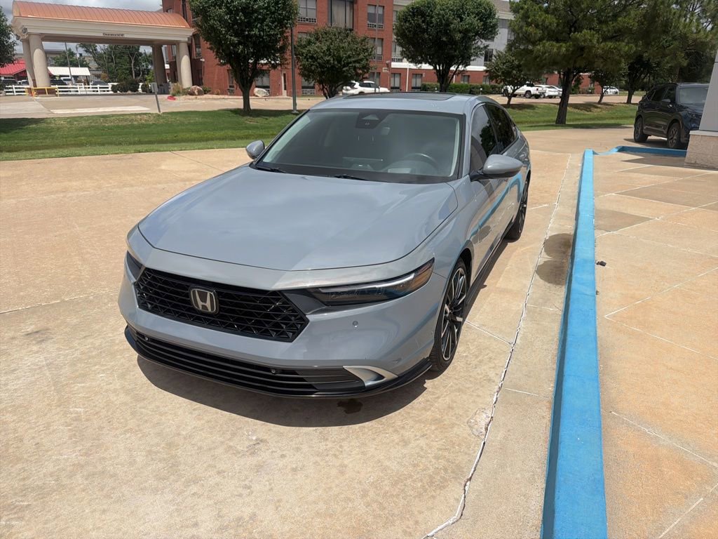 Used 2024 Honda Accord Touring image 7