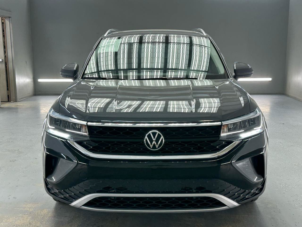Used 2023 Volkswagen Taos SE w/ Black Wheel Package FWD image 2