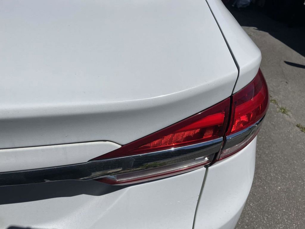 Used 2018 Ford Fusion SE FWD image 18