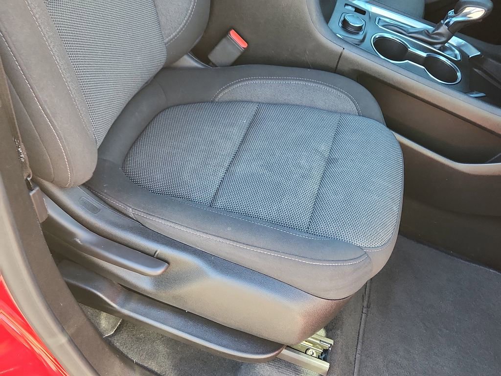 Used 2023 Chevrolet Traverse LT image 14