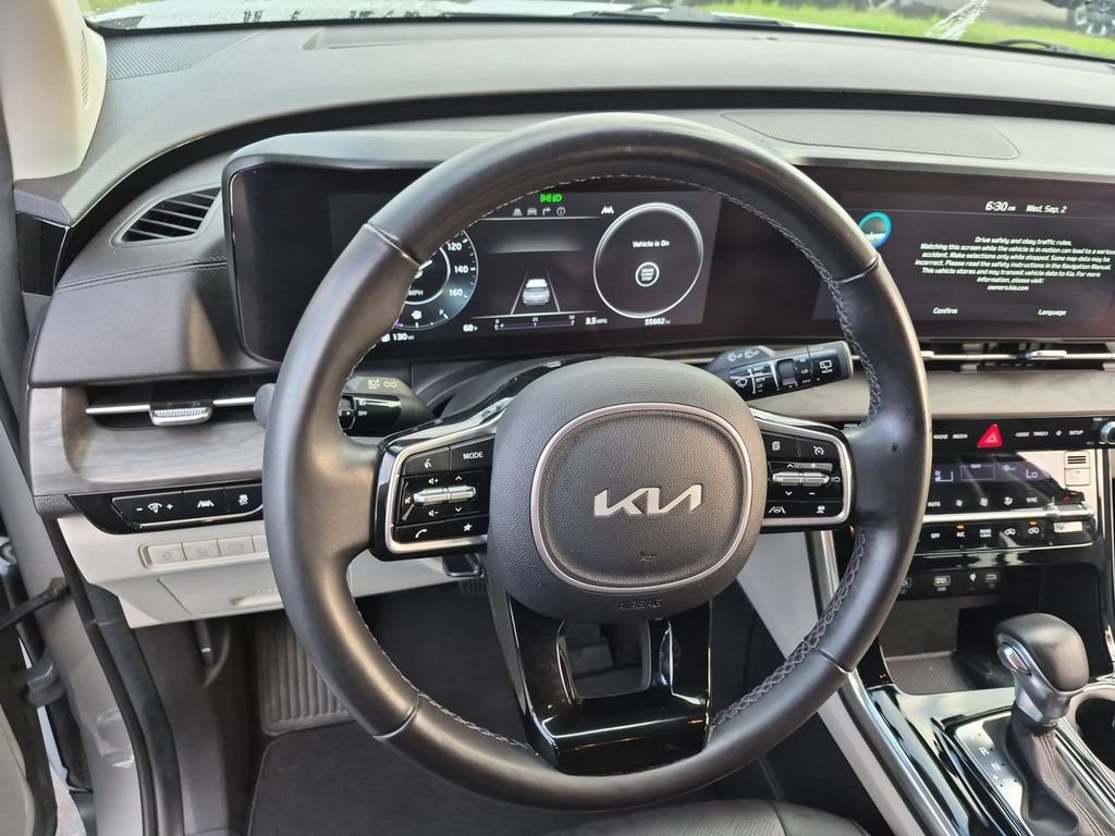 Certified 2023 Kia Carnival SX FWD image 11