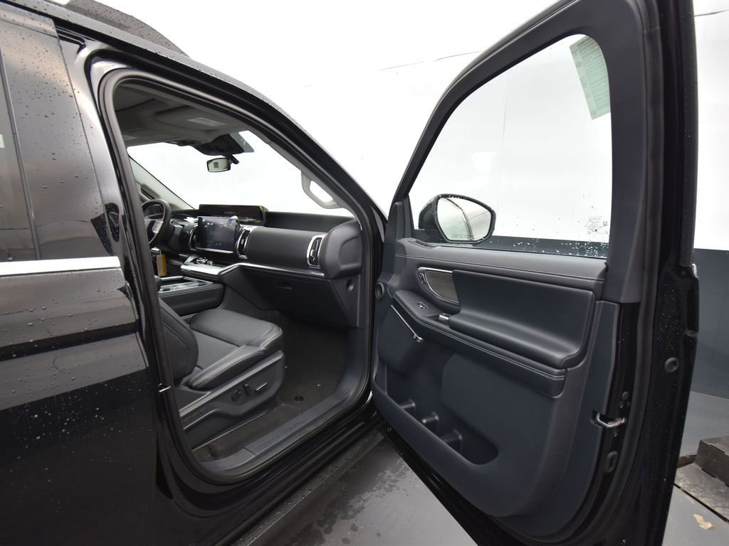 New 2026 Ford Expedition Platinum w/ Driver's Package image 11