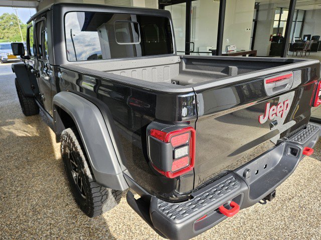 Used 2025 Jeep Gladiator Rubicon w/ Convenience Group AWD/4WD image 4