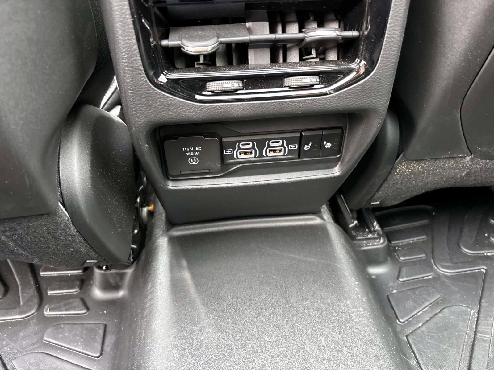 Used 2025 Jeep Grand Cherokee Limited w/ Luxury Tech Group II image 32