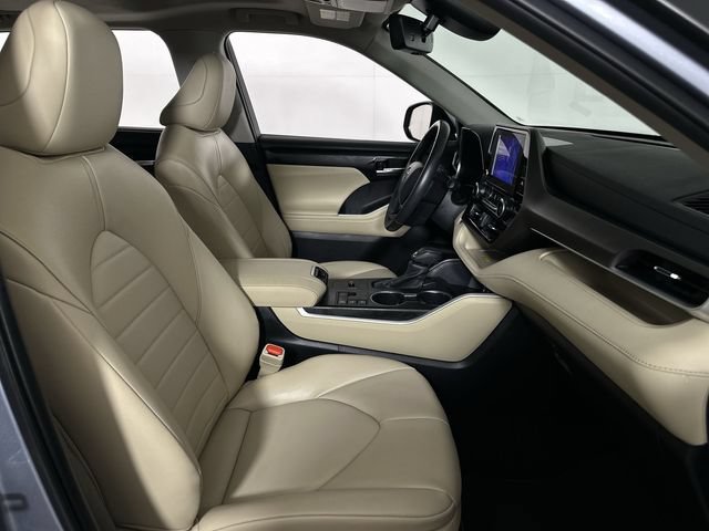 Used 2024 Toyota Highlander XLE AWD/4WD image 29