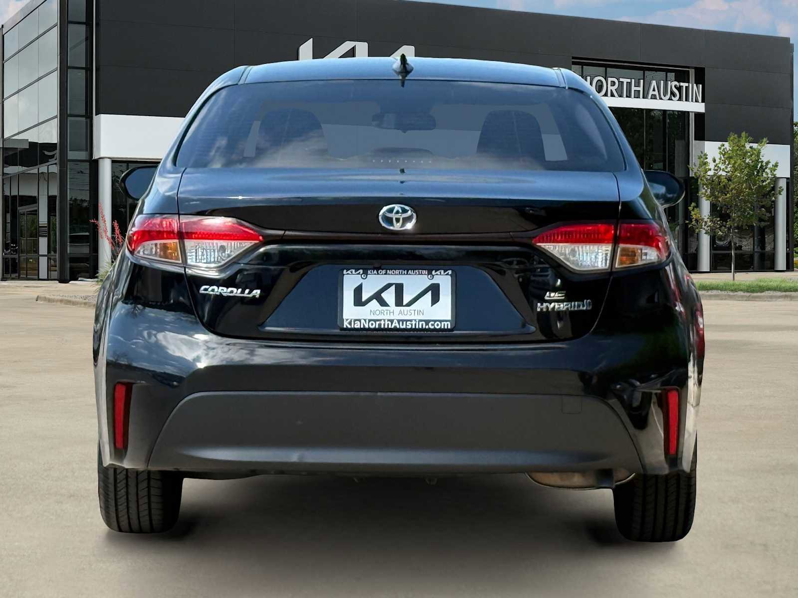 Used 2024 Toyota Corolla LE FWD image 6