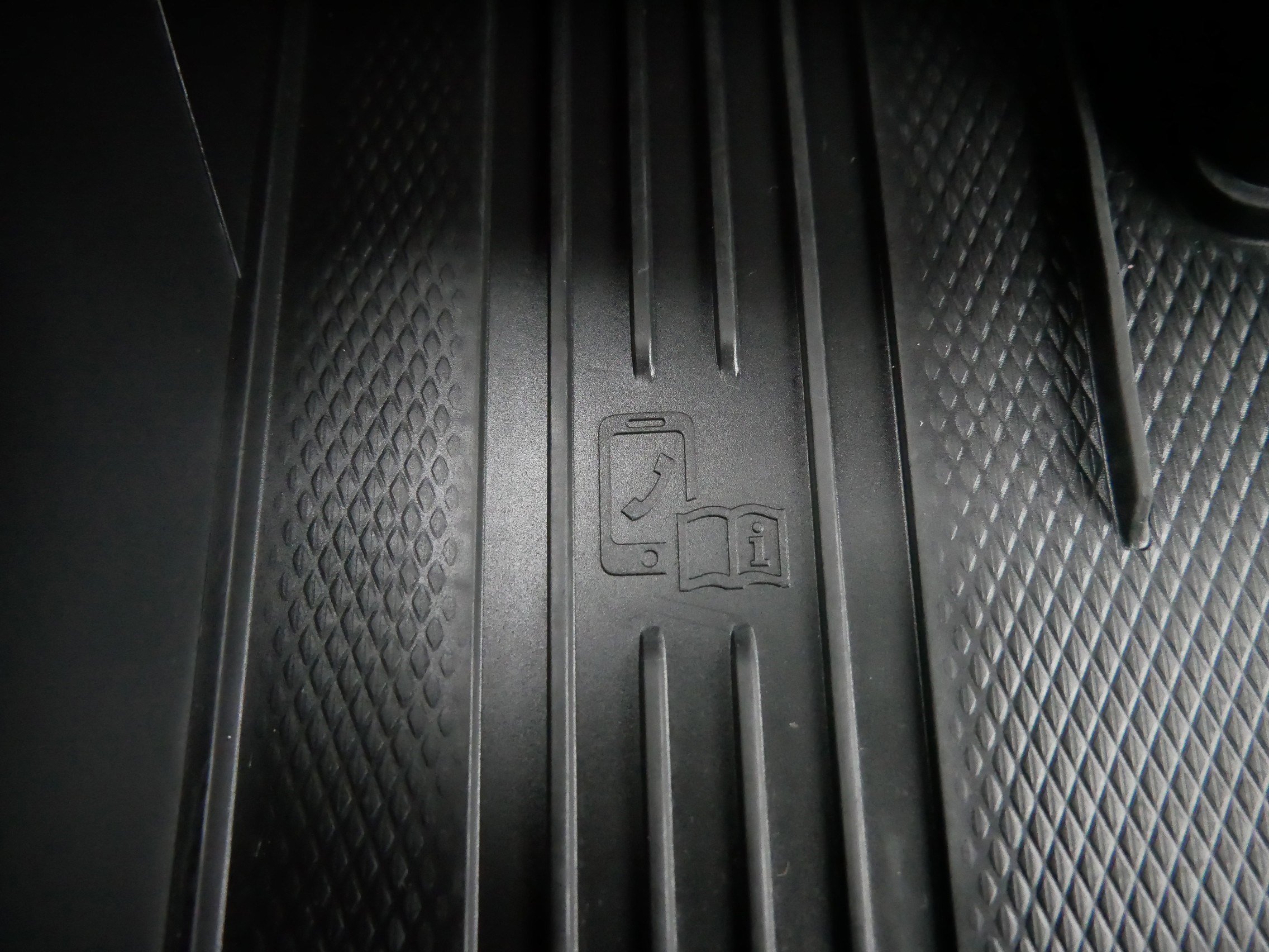 Certified 2025 Volkswagen Atlas SE image 28