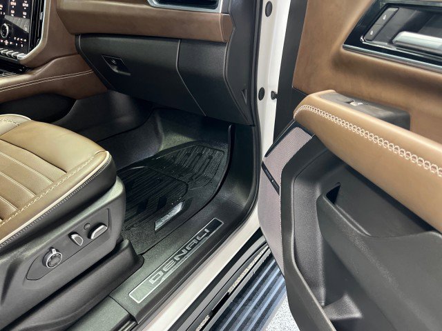 Used 2025 GMC Yukon XL Denali Ultimate w/ LPO, Floor Liner Package image 13