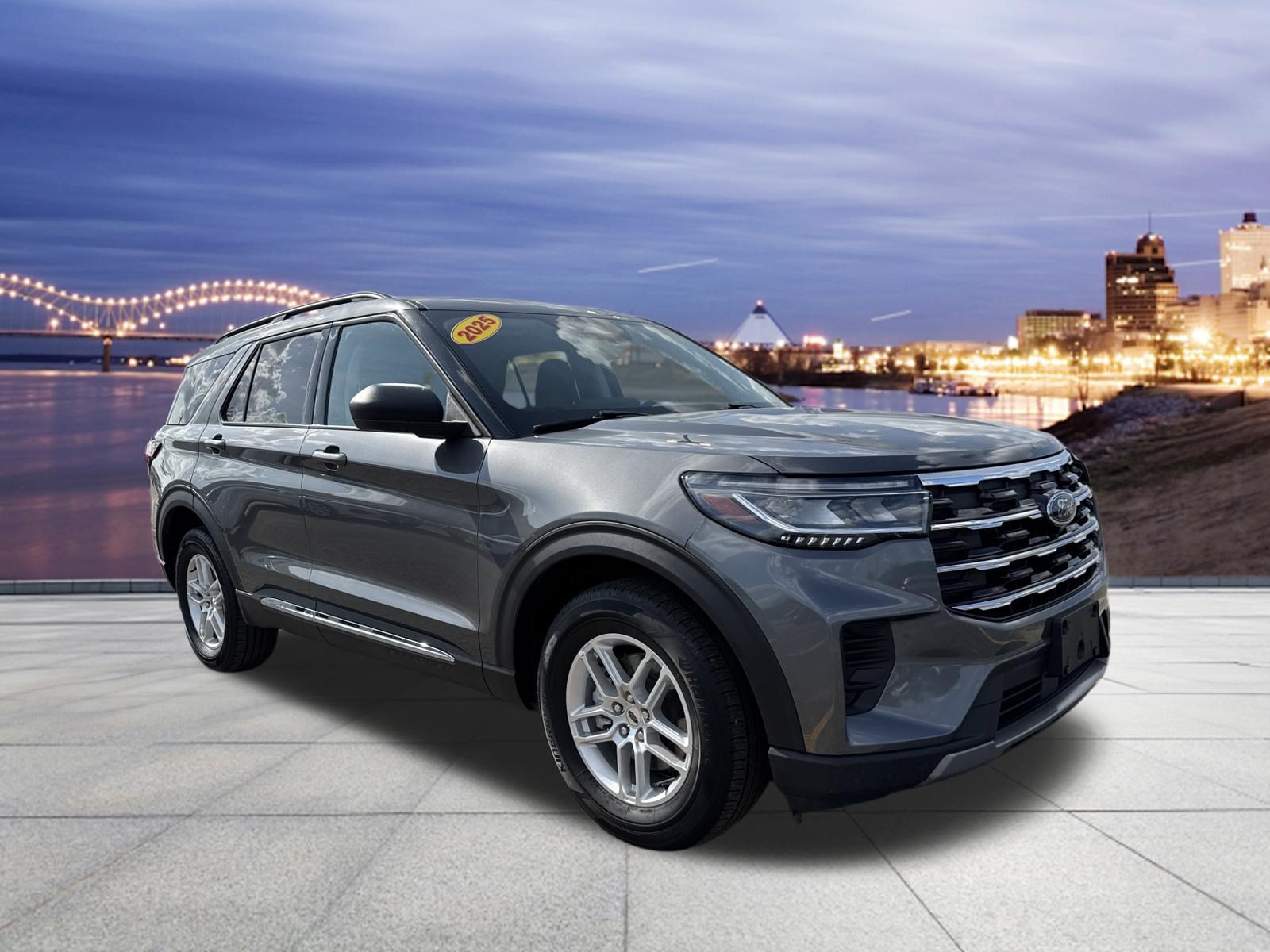 Used 2025 Ford Explorer Active AWD/4WD image 4