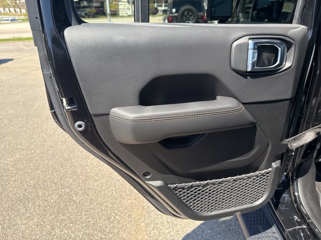 Certified 2022 Jeep Wrangler Unlimited Sahara AWD/4WD image 23