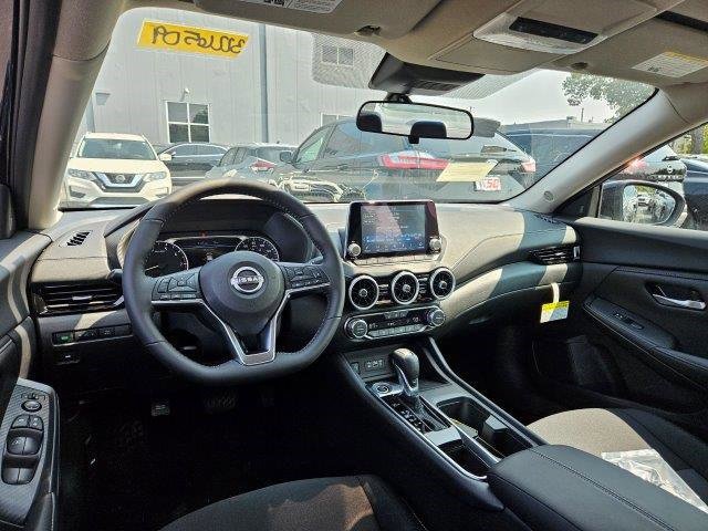 Used 2025 Nissan Sentra SV w/ All-Weather Package image 17