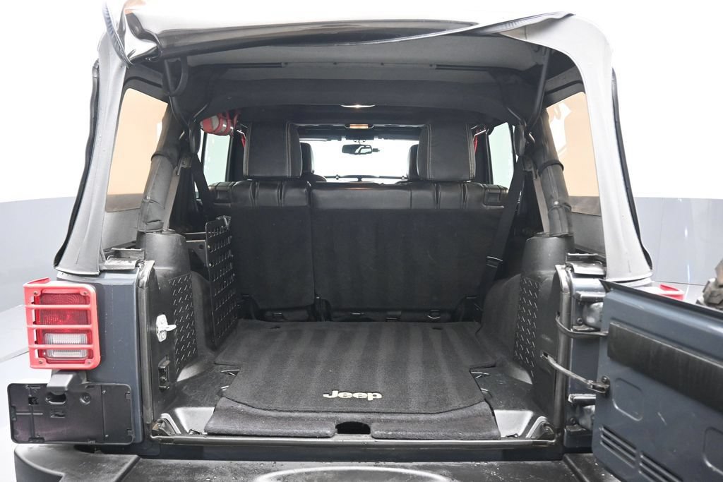 Used 2016 Jeep Wrangler Unlimited Rubicon w/ Connectivity Group AWD/4WD image 33