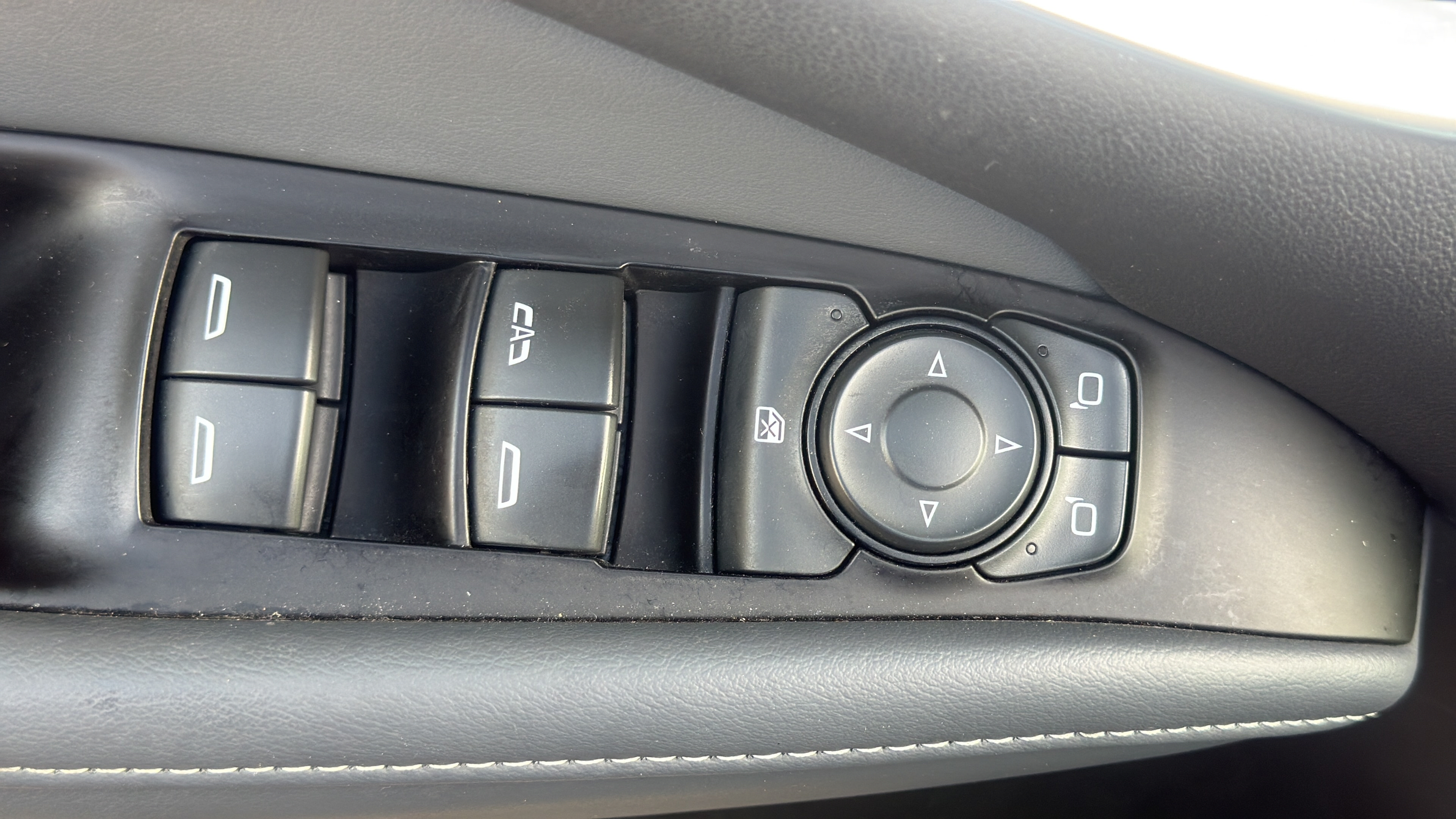 Used 2019 Buick Enclave Essence FWD image 14