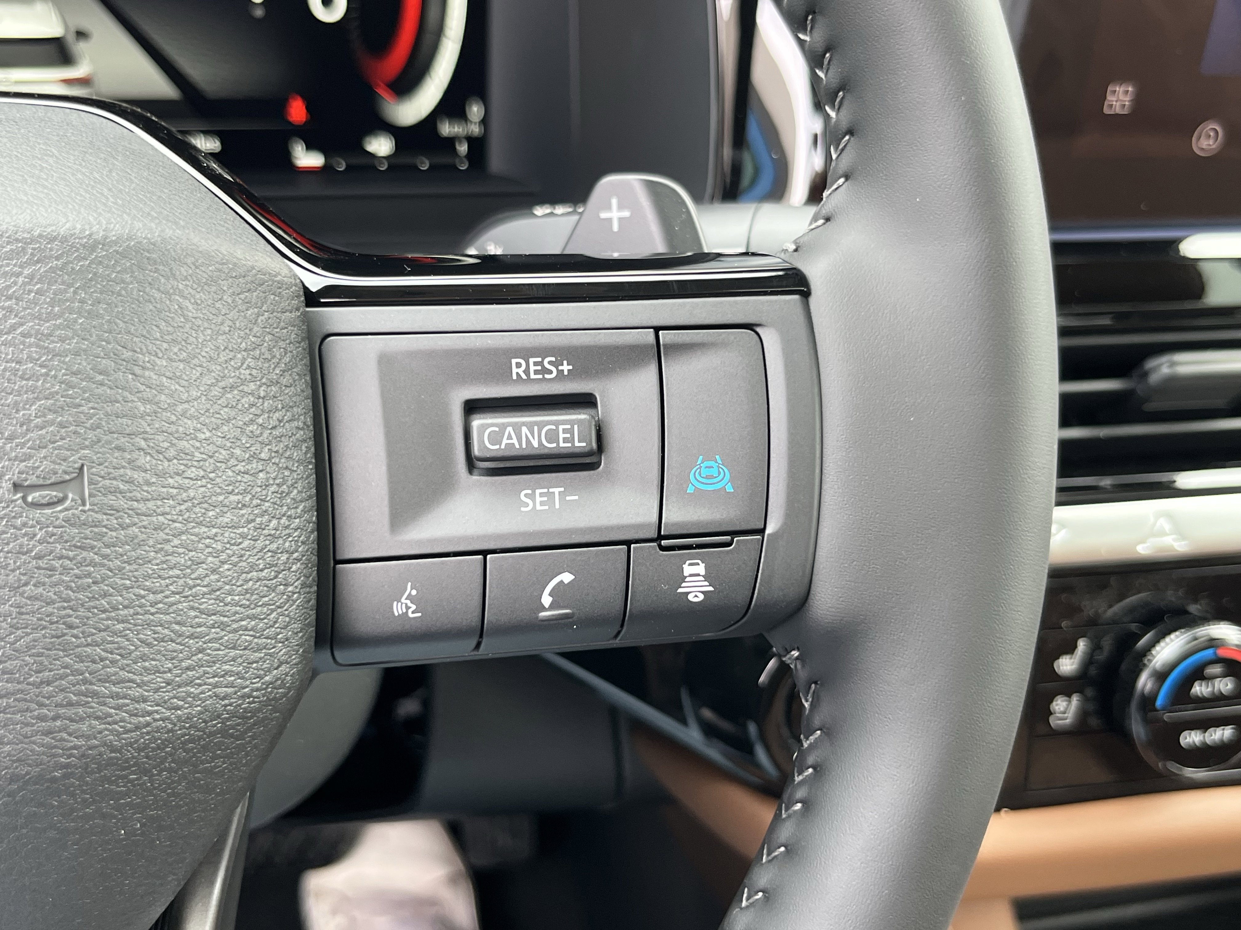New 2026 Nissan Pathfinder Platinum AWD/4WD image 28