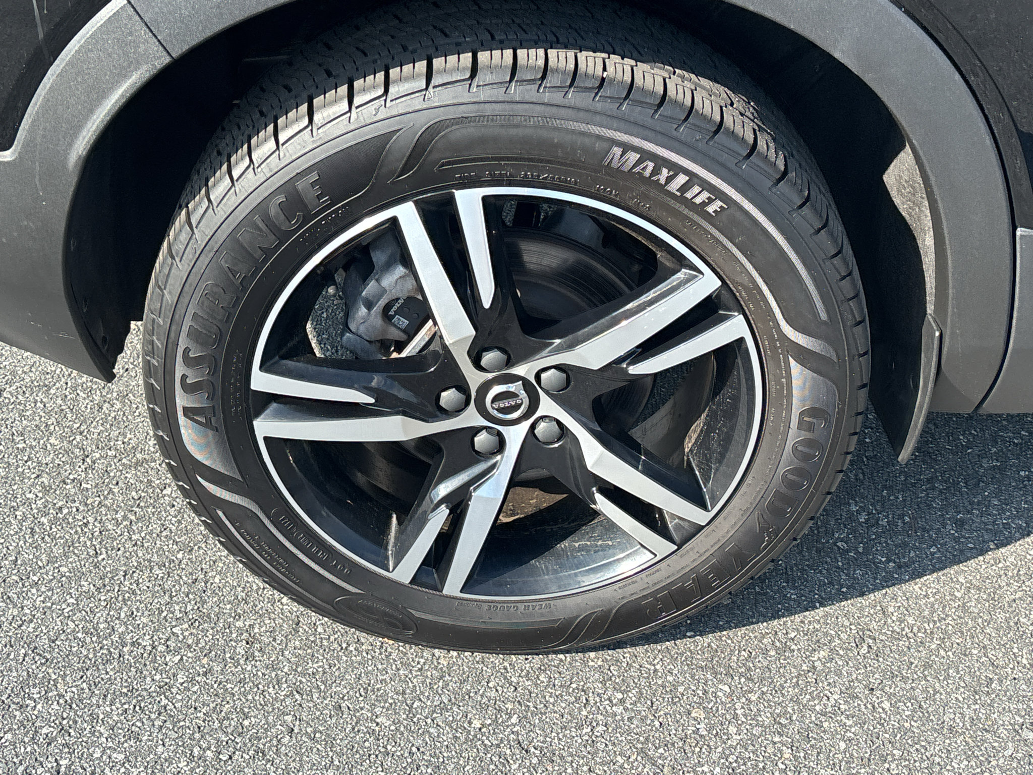 Used 2023 Volvo XC40 B5 Core AWD/4WD image 25