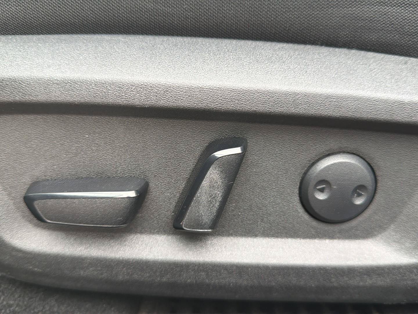 Used 2024 Nissan Rogue SV AWD/4WD image 18