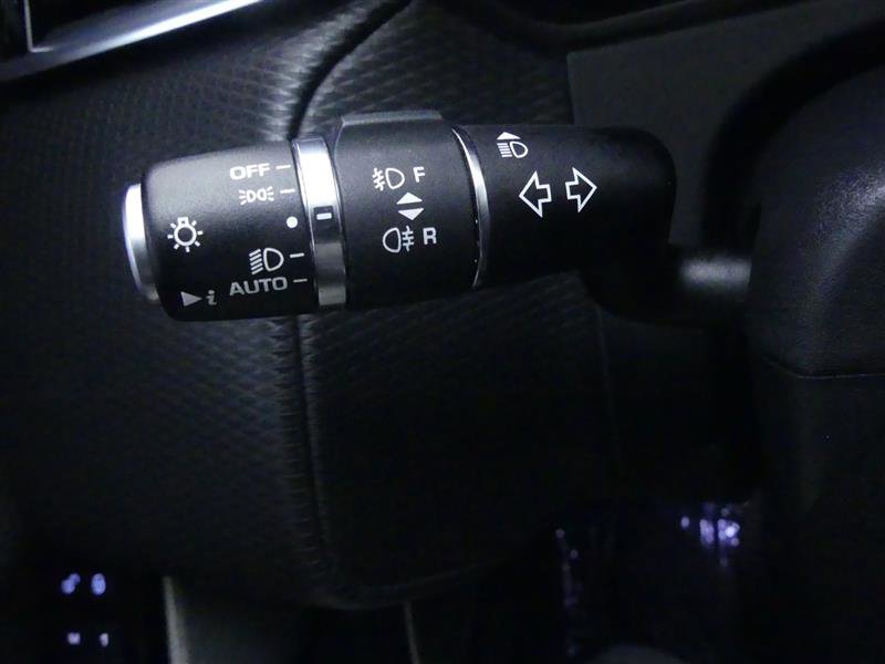 Used 2018 Land Rover Range Rover Velar R-Dynamic SE image 22