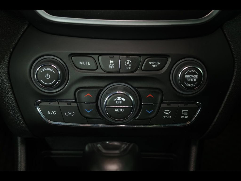 Used 2022 Jeep Cherokee Trailhawk w/ Premium Leather Package AWD/4WD image 26