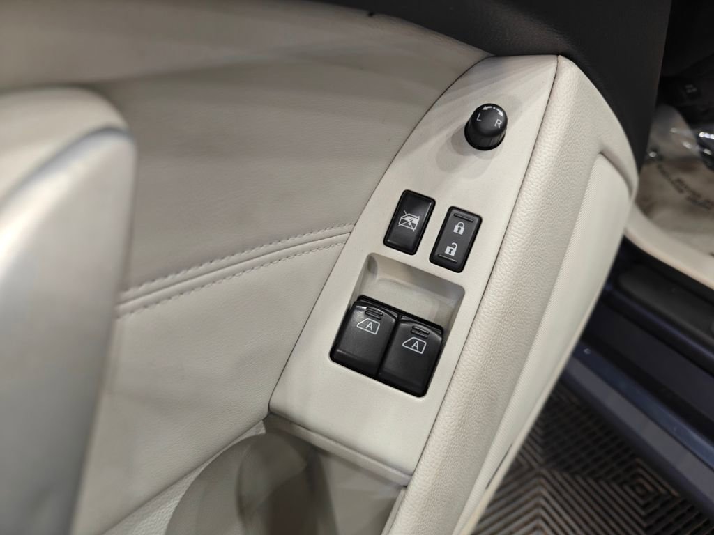 Used 2013 INFINITI G37 x w/ Premium Pkg image 39