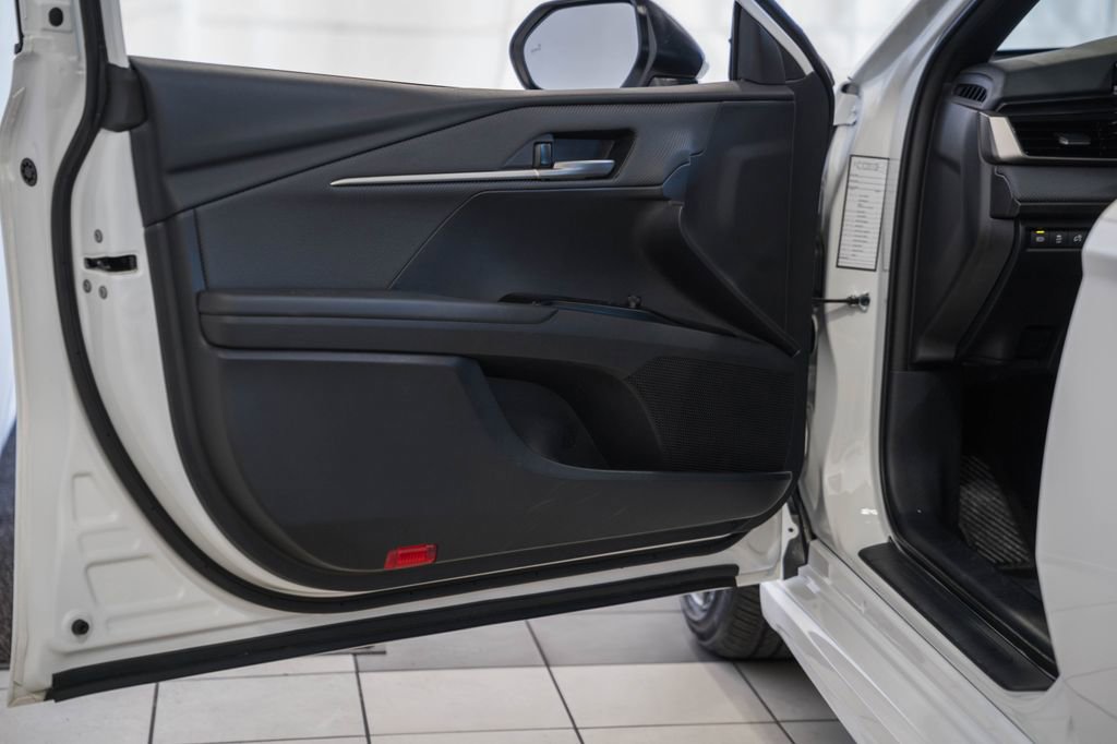 Used 2025 Toyota Camry SE image 36