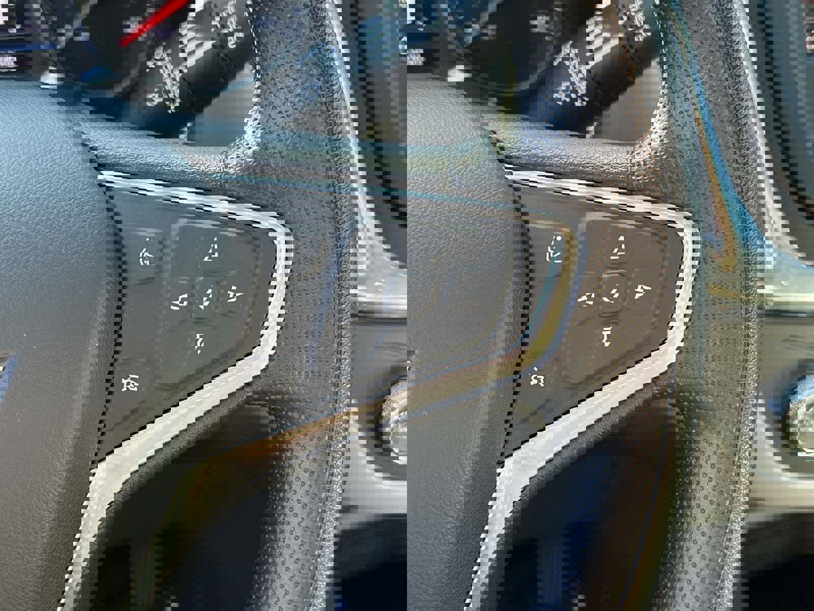 Used 2022 Chevrolet Equinox LS w/ LS Convenience Package image 24