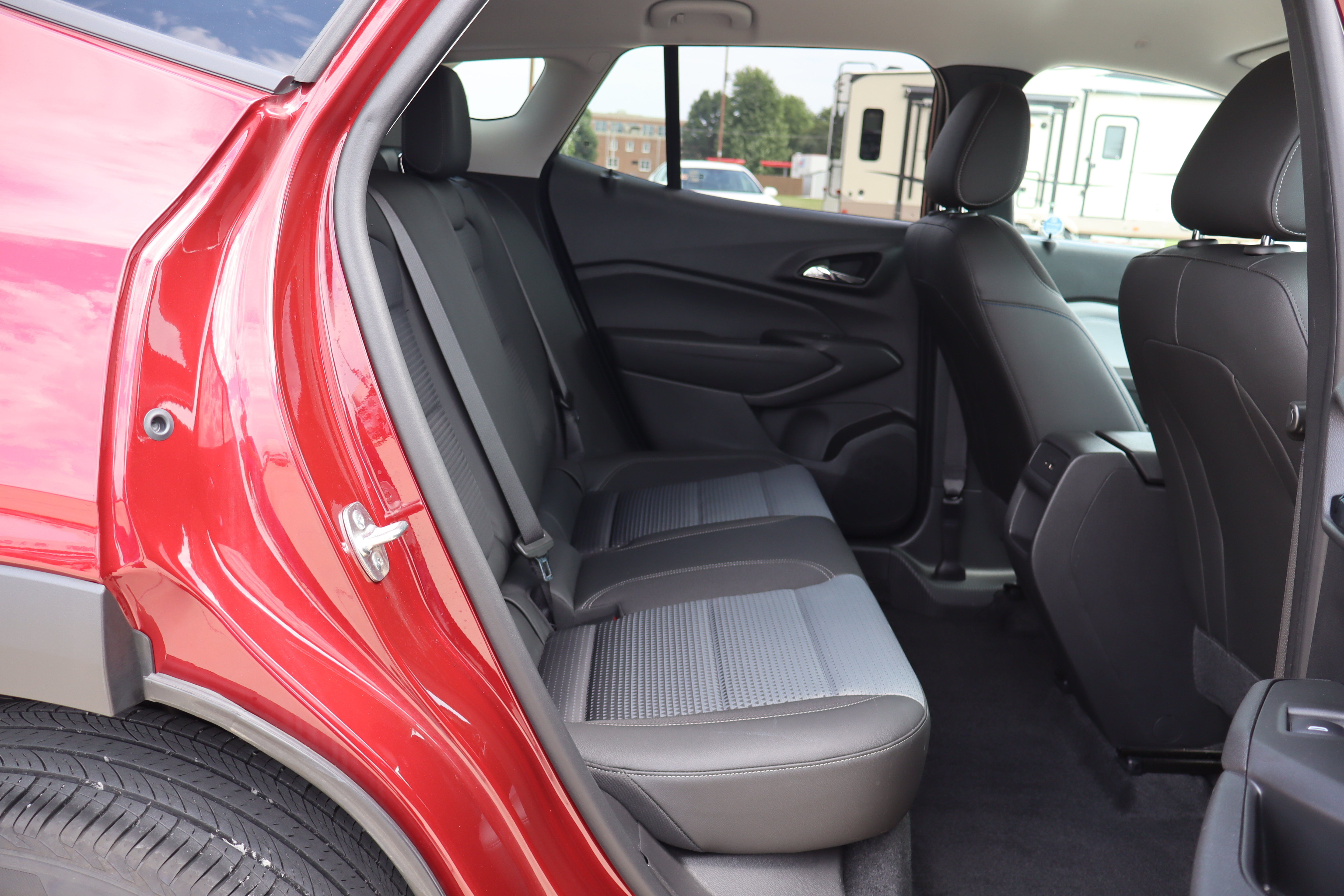 Used 2024 Chevrolet Trax LT w/ Driver Confidence Package FWD image 11