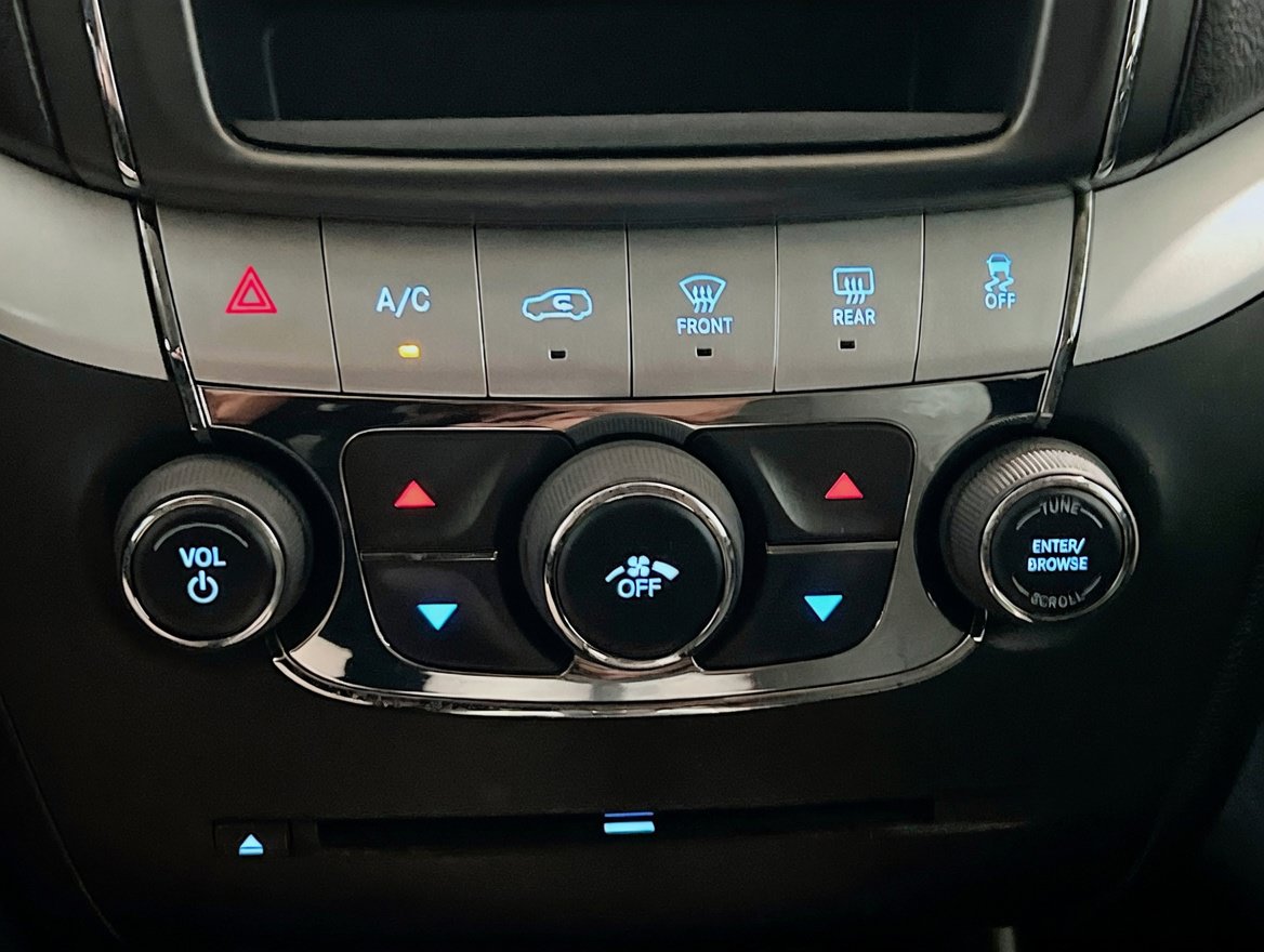 Used 2018 Dodge Journey SXT w/ Connectivity Group FWD image 11
