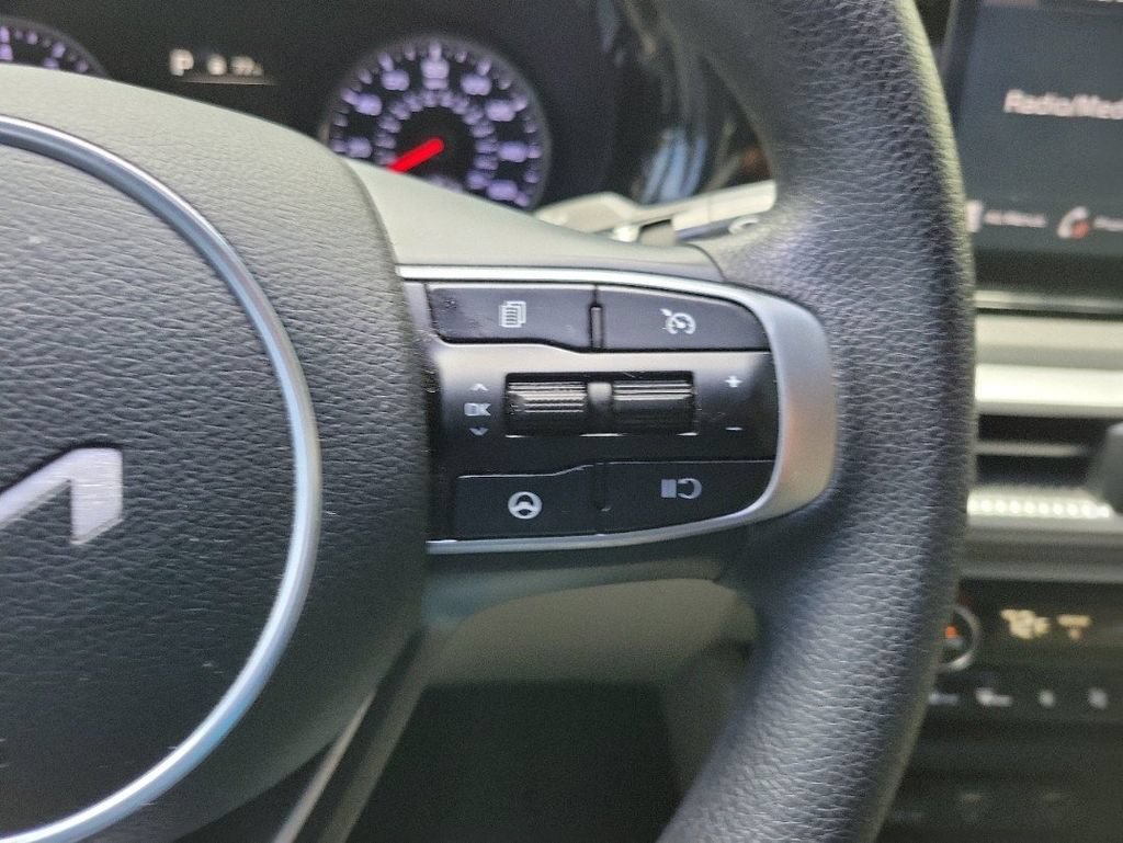 Used 2022 Kia K5 LXS FWD image 19