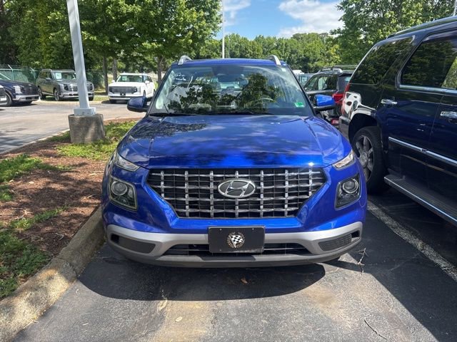 Used 2025 Hyundai Venue SEL FWD image 3