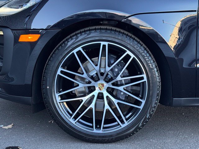 New 2026 Porsche Macan Turbo AWD/4WD image 11