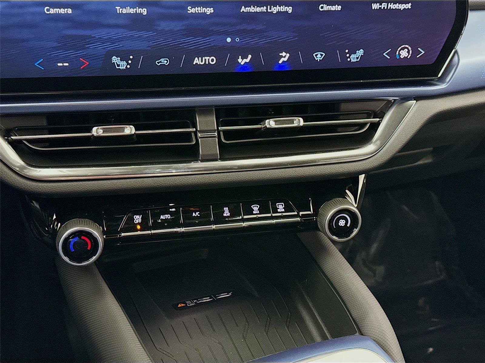 Used 2026 Chevrolet Equinox EV LT image 10